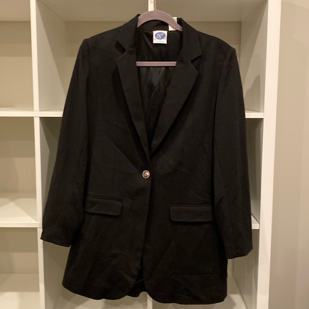 NWT: DG2 black sport coat, size M